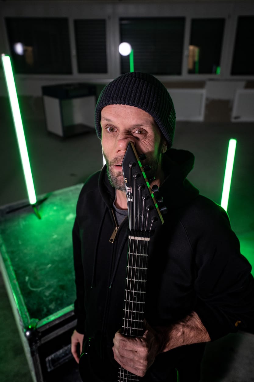 Lucas Borgeaud, guitare contre le visage
